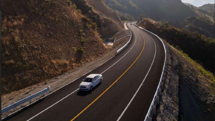 Da Policía Vial recomendacion para transitar en carretera Mitla