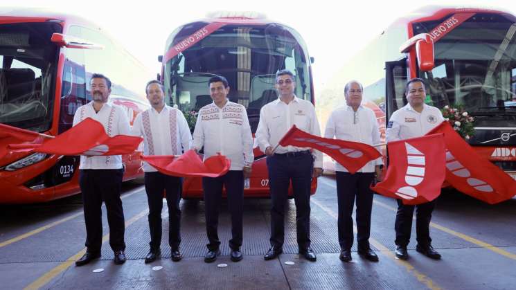 Salomón Jara encabeza presentación de 225 autobuses nuevos de ADO