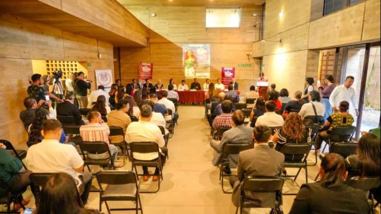 Aportan juristas su visión para reforma a Constitución de Oaxaca