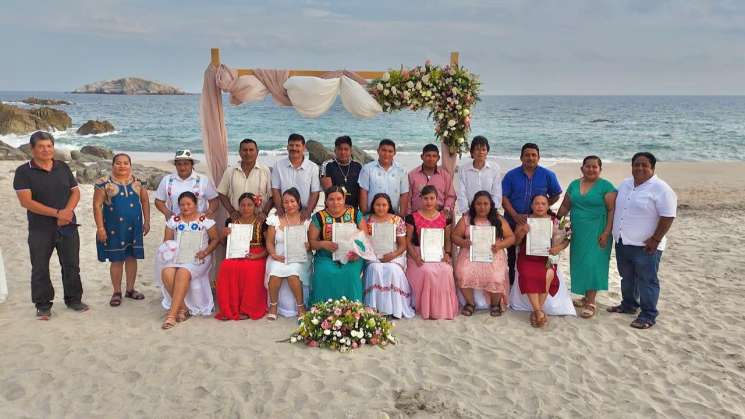 Celebran primera boda igualitaria en Santiago Astata 