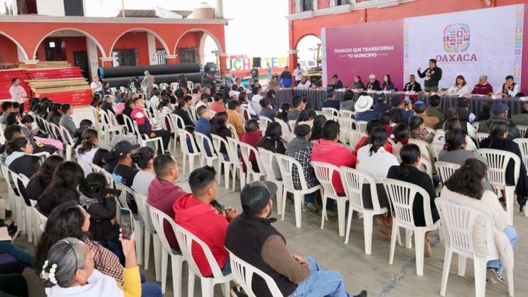 Llevan programas educativos y sociales a San Miguel Suchixtepec