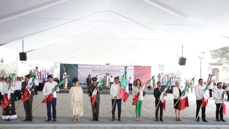 Conmemora Gobierno Estatal Día de la Bandera