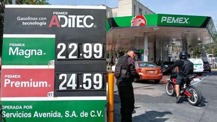 Gasolineras ajustan a la baja precio de Magna tras acuerdo 