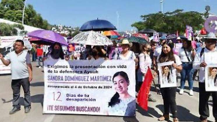 Familiares y amigos marchan en Oaxaca por aparición de Sandra D. 