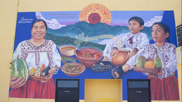  En Tlahuitoltepec, Mixe develan 20° mural de Oaxaca sin chatarra